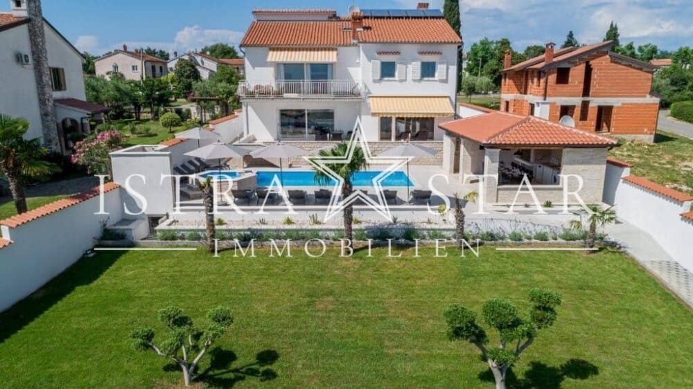 Luxuriöse freistehende Villa mit Pool und Wellnessbereich nahe Poreč