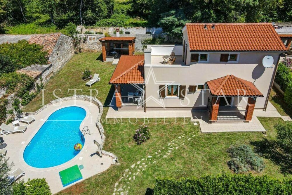 Stilvolle Villa mit Pool in idyllischer Wohnlage nahe Porec
