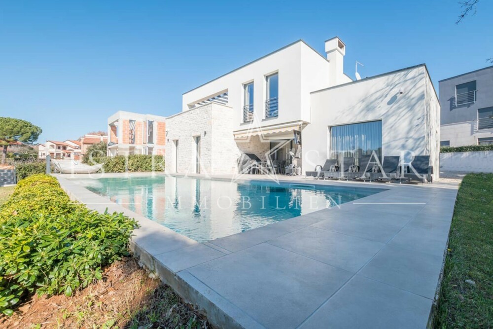 Moderne, stylische Villa mit Pool am Stadtrand von Porec
