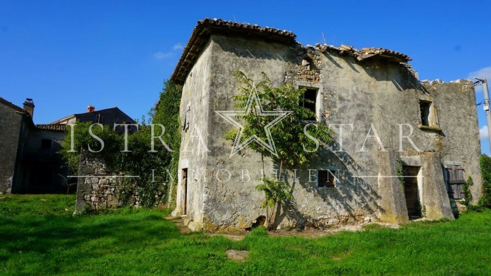 Traumhaftes Steinhaus mit Ausbaupotenzial auf großem Grundstück nahe Porec