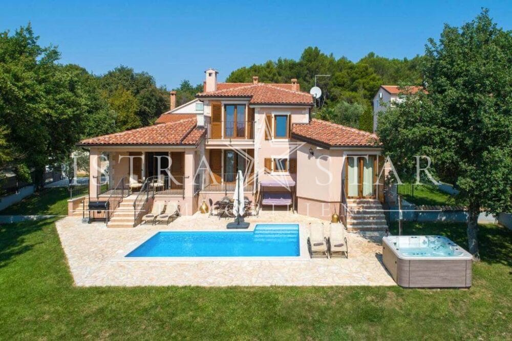 Rustikale Villa mit Pool und Naturidylle in der Nähe von Porec