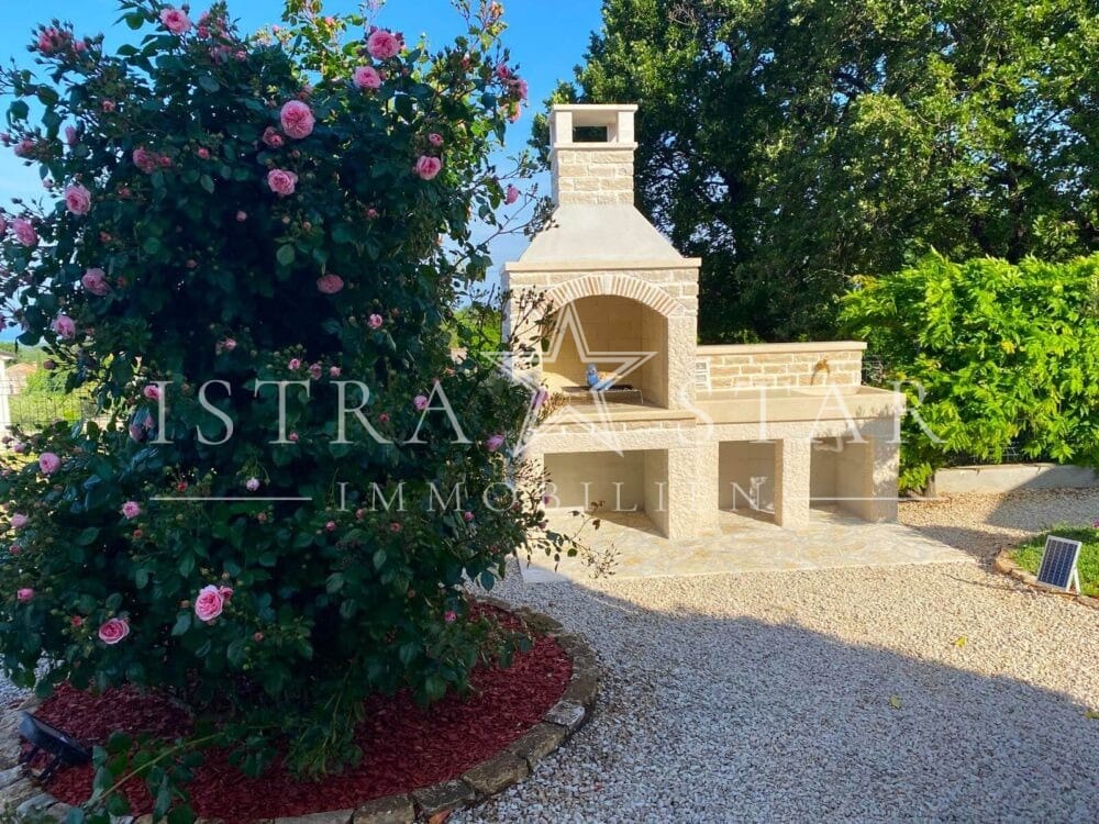 Exzellente Villa mit Pool in erstklassiger Lage und herrlichem Meerblick in Kastelir