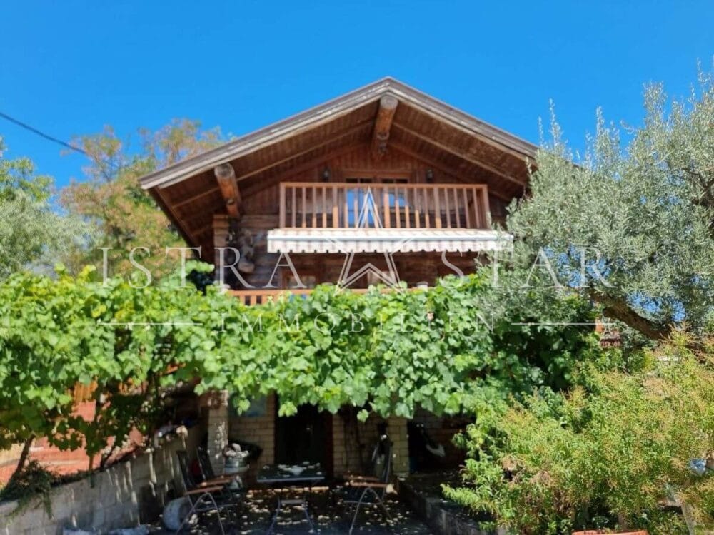 Einzigartiges Original-Holzhaus mit großem Garten in der Nähe von Porec