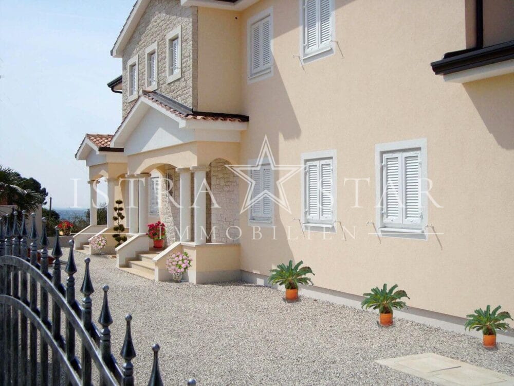 Luxuriöse Villa mit Pool und herrlichem Meerblick in Kastelir