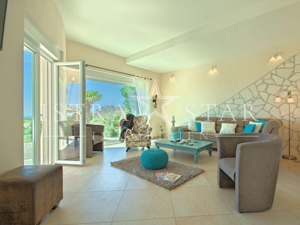 Luxuriöse Villa mit Pool und herrlichem Meerblick in Kastelir