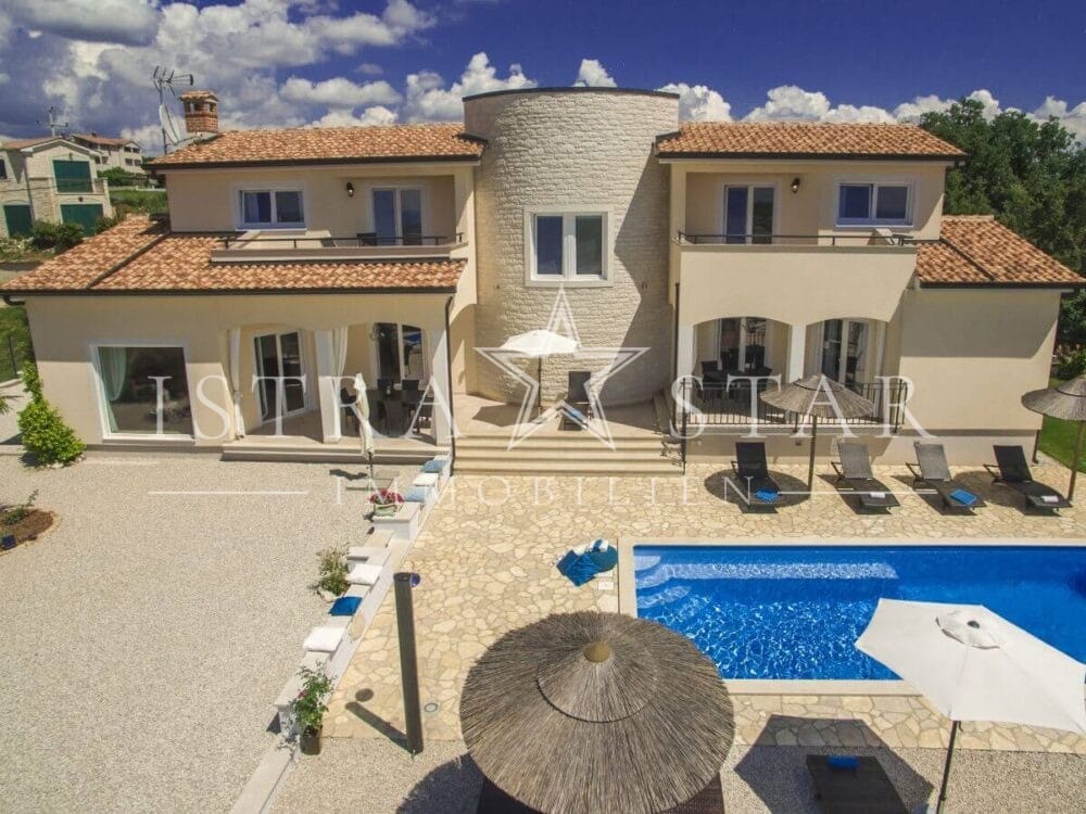 Luxuriöse Villa mit Pool und herrlichem Meerblick in Kastelir