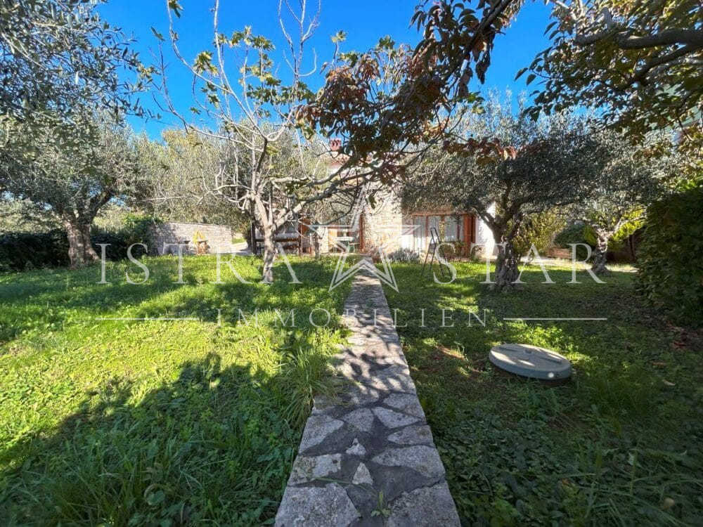 Idyllisches istrisches Steinhaus mit Garten ruhig gelegen in Kastel