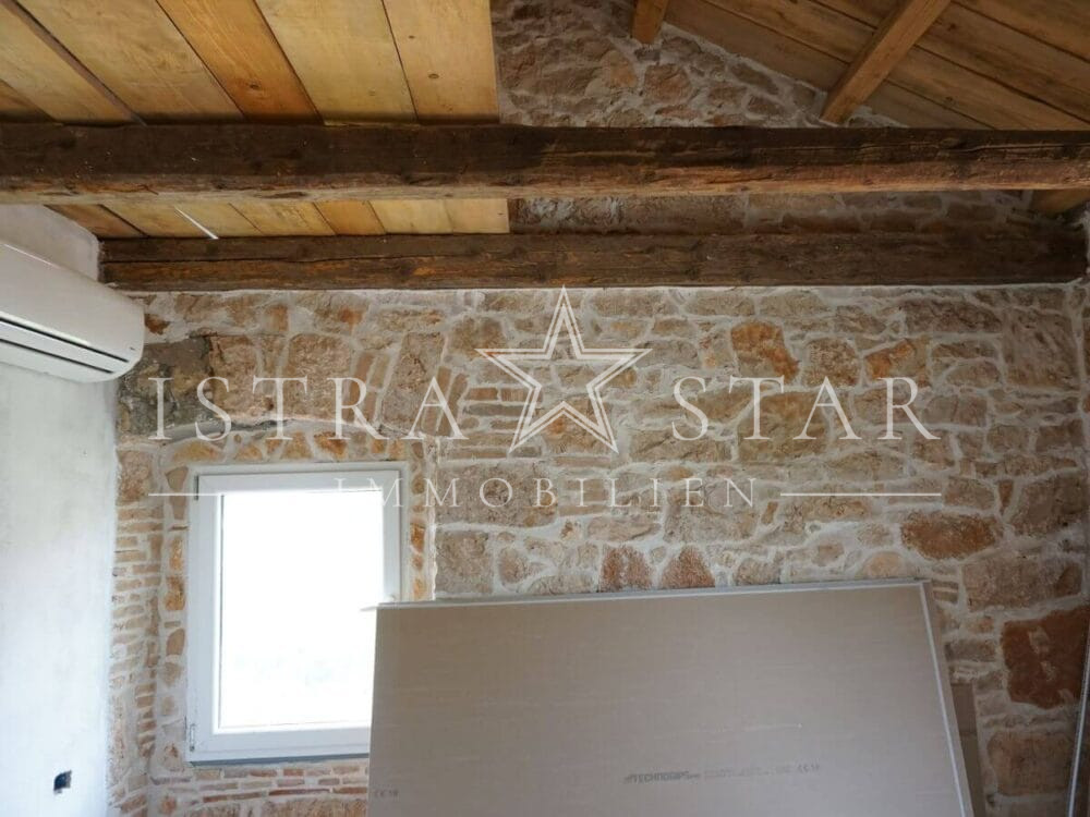 Charmantes Steinhaus mit moderner Renovierung und kleinem Garten in der Nähe von Porec