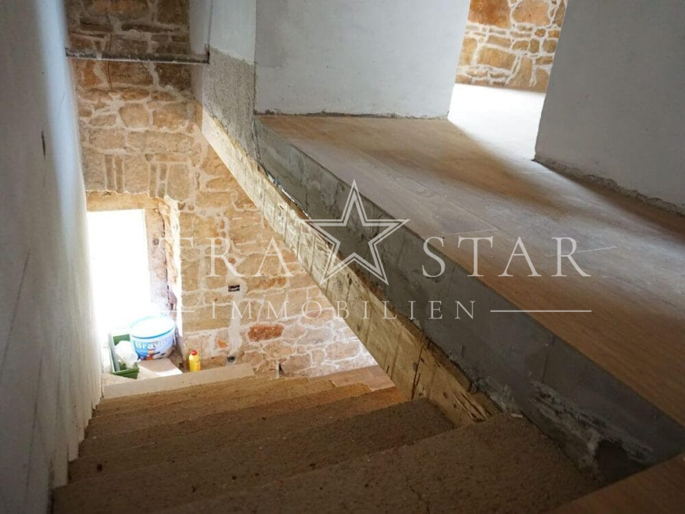 Charmantes Steinhaus mit moderner Renovierung und kleinem Garten in der Nähe von Porec