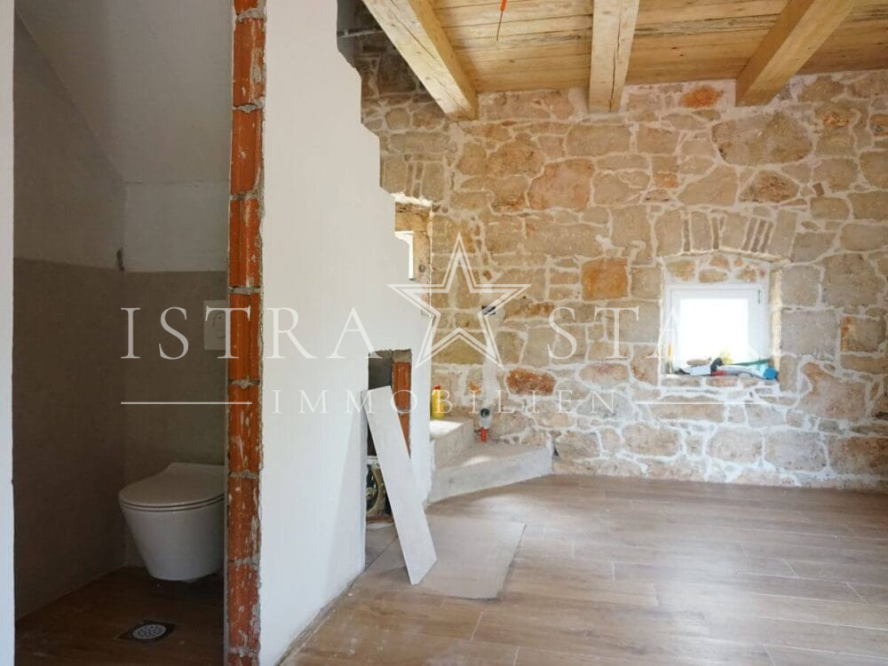 Charmantes Steinhaus mit moderner Renovierung und kleinem Garten in der Nähe von Porec