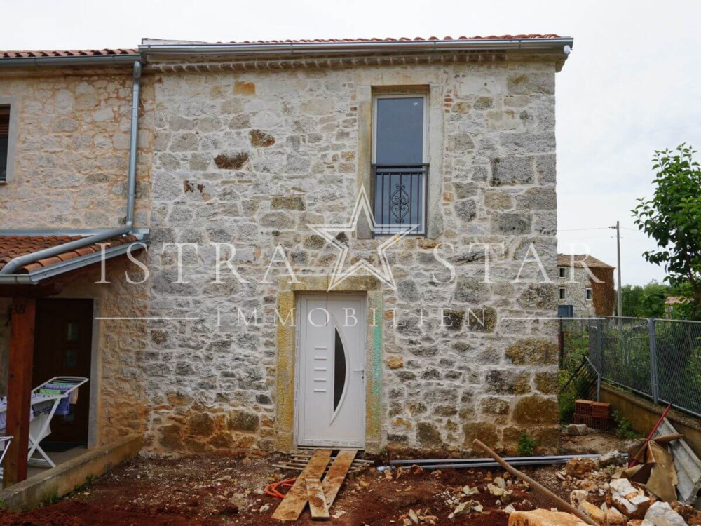 Charmantes Steinhaus mit moderner Renovierung und kleinem Garten in der Nähe von Porec