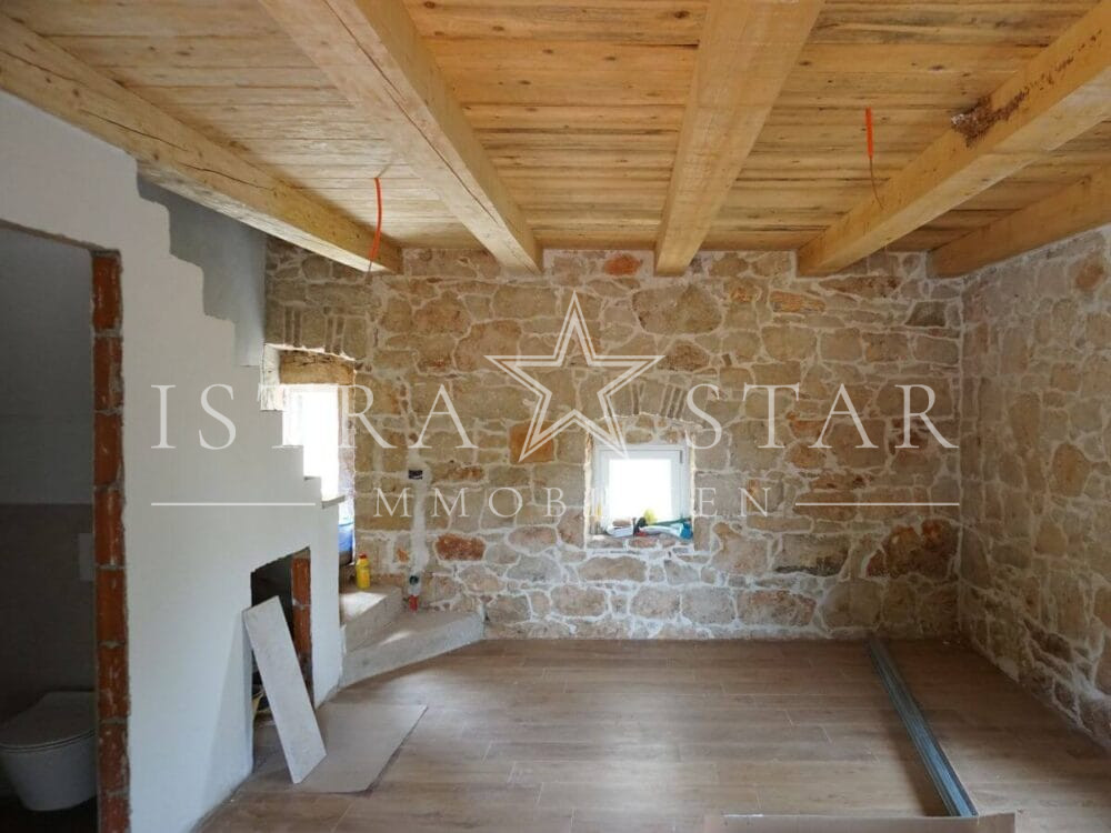 Charmantes Steinhaus mit moderner Renovierung und kleinem Garten in der Nähe von Porec