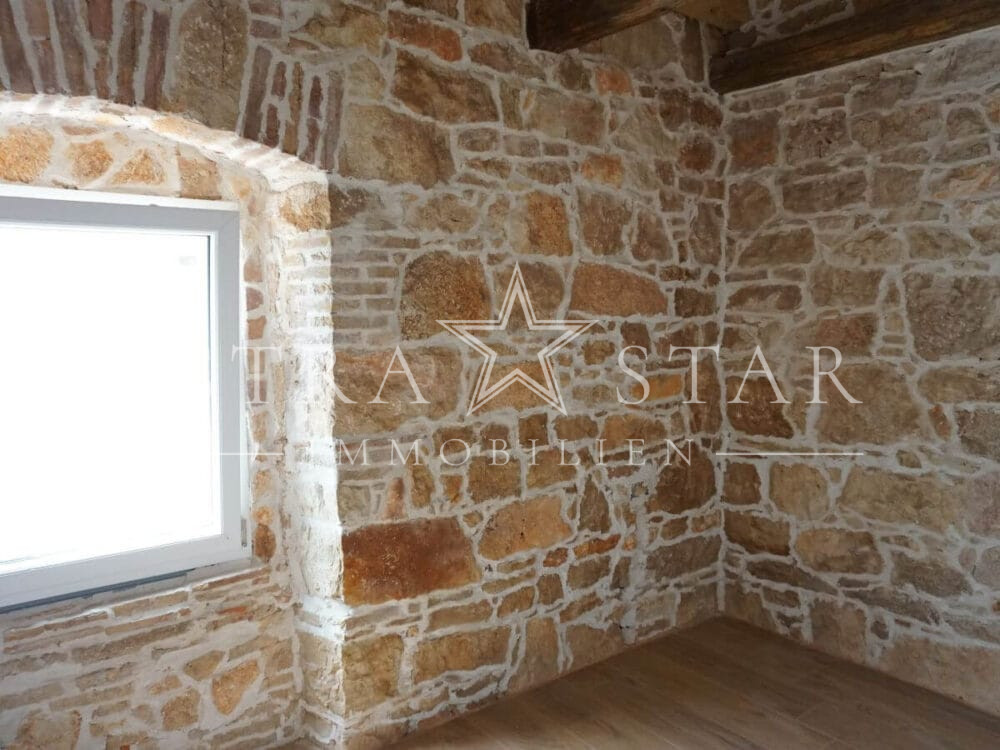 Charmantes Steinhaus mit moderner Renovierung und kleinem Garten in der Nähe von Porec