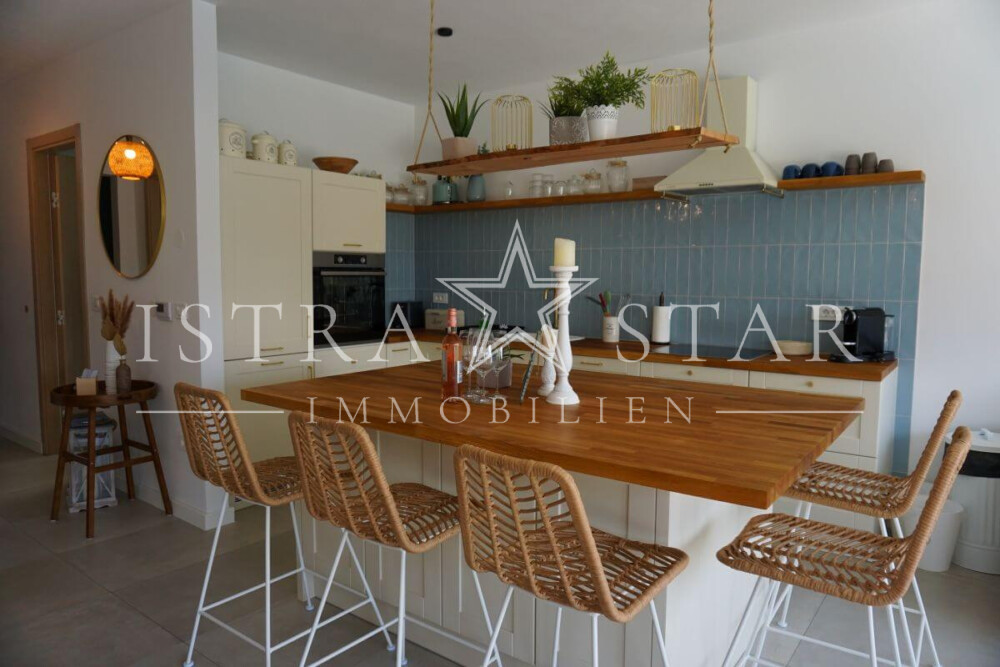 Drei Zimmer Traumwohnung mit Garten und Pool in Porec