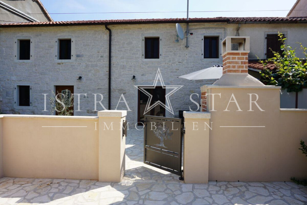 Modernisiertes Steinhaus im Istrischen Stil mit Pool in der Nähe von Kastelir