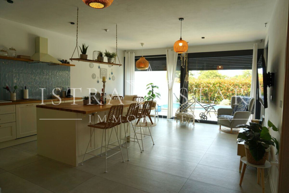 Drei Zimmer Traumwohnung mit Garten und Pool in Porec