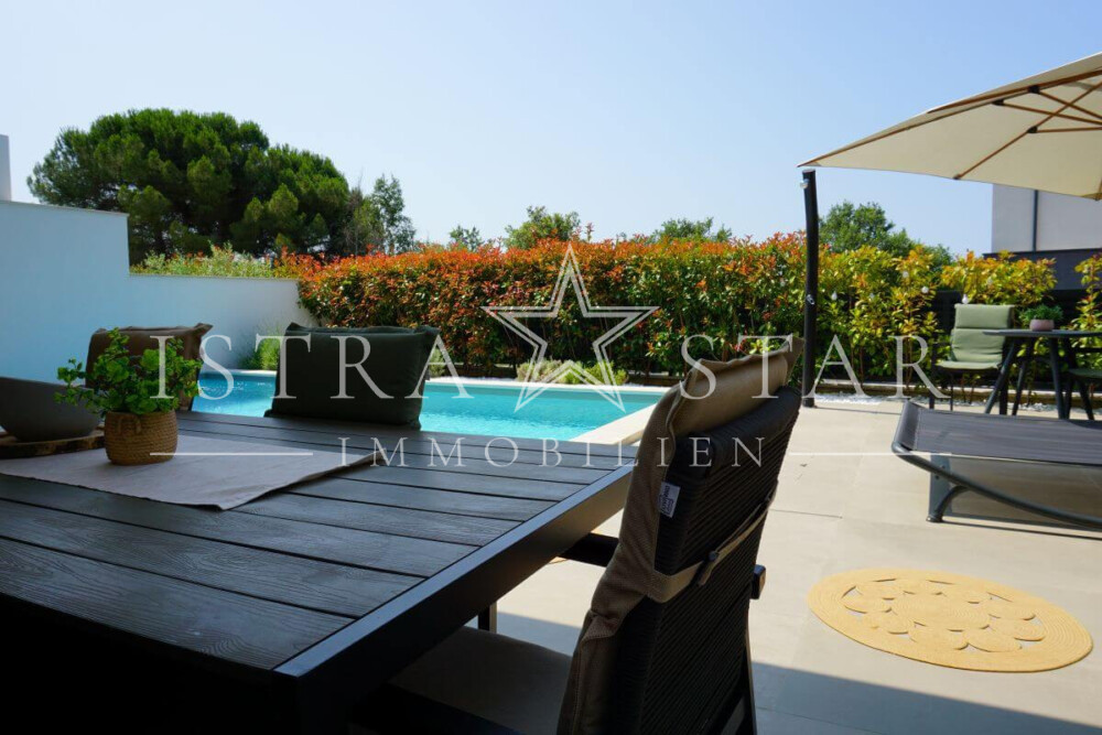 Drei Zimmer Traumwohnung mit Garten und Pool in Porec