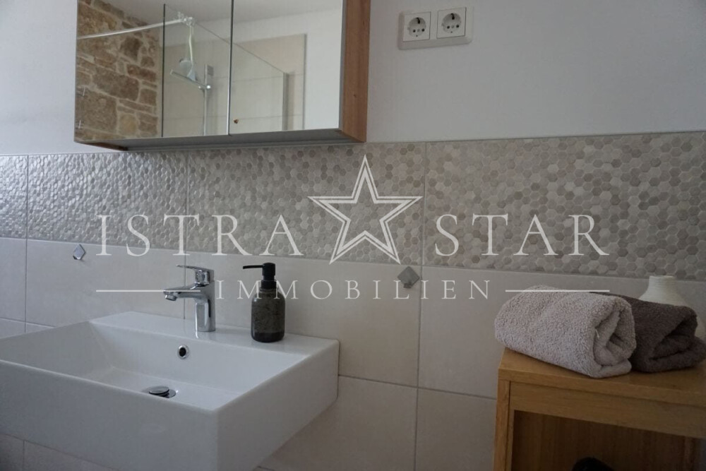 Modernisiertes Steinhaus im Istrischen Stil mit Pool in der Nähe von Kastelir