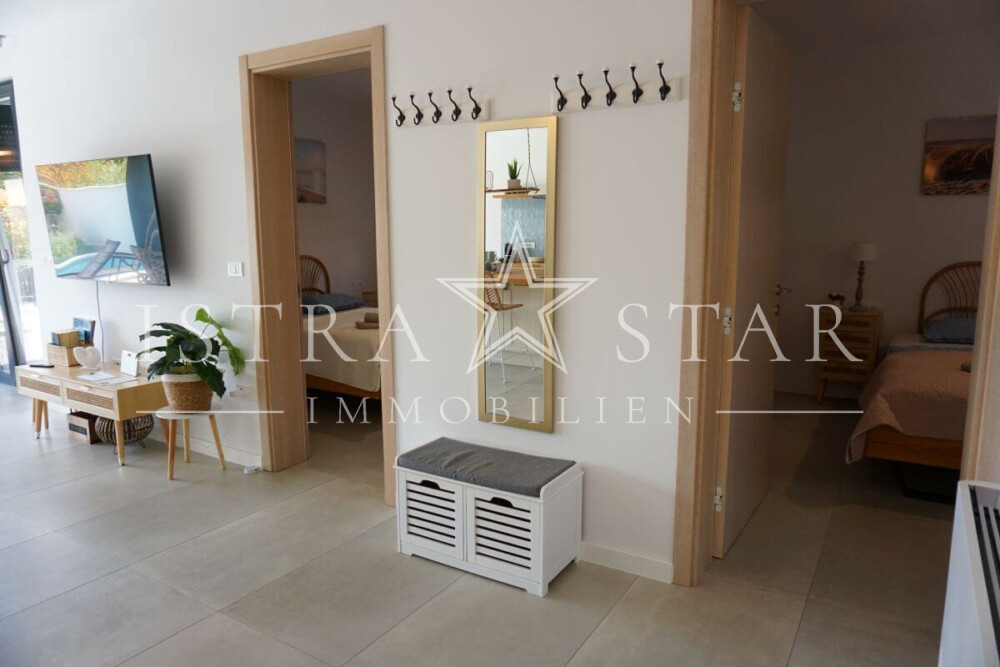 Drei Zimmer Traumwohnung mit Garten und Pool in Porec
