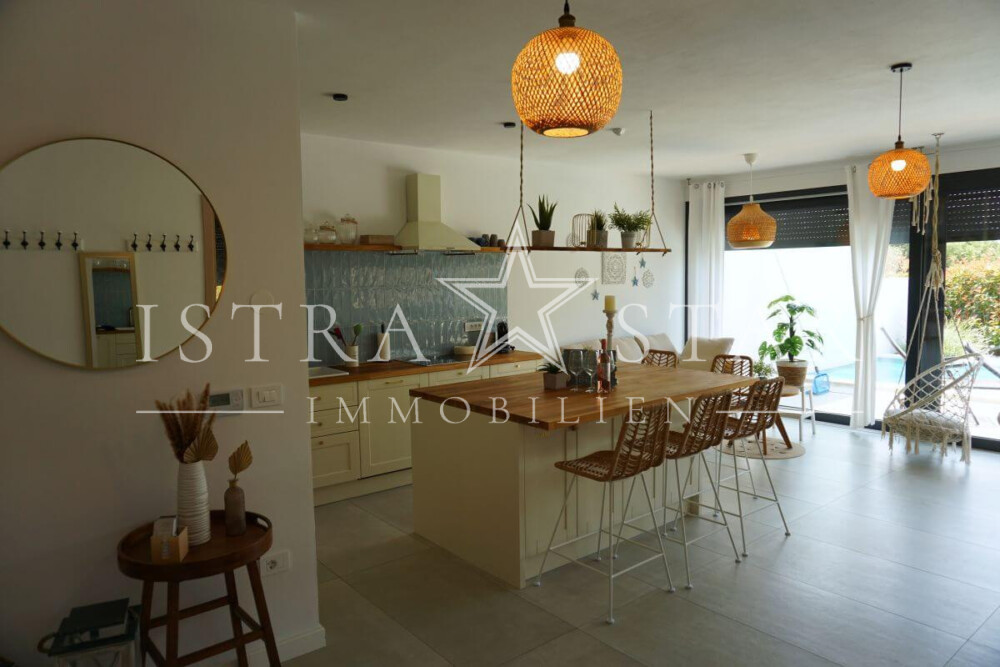 Drei Zimmer Traumwohnung mit Garten und Pool in Porec