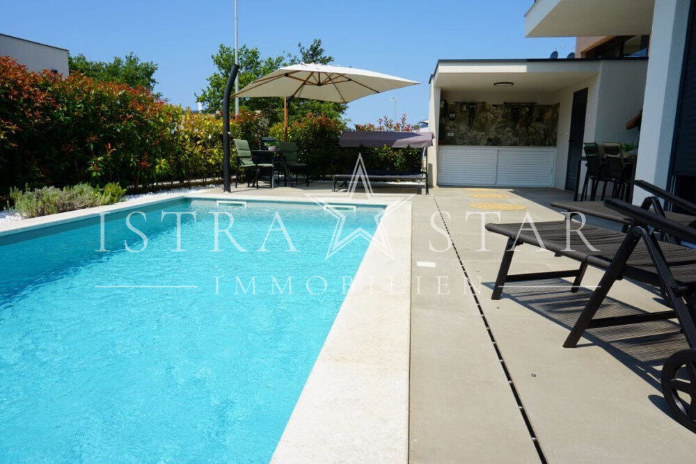Drei Zimmer Traumwohnung mit Garten und Pool in Porec