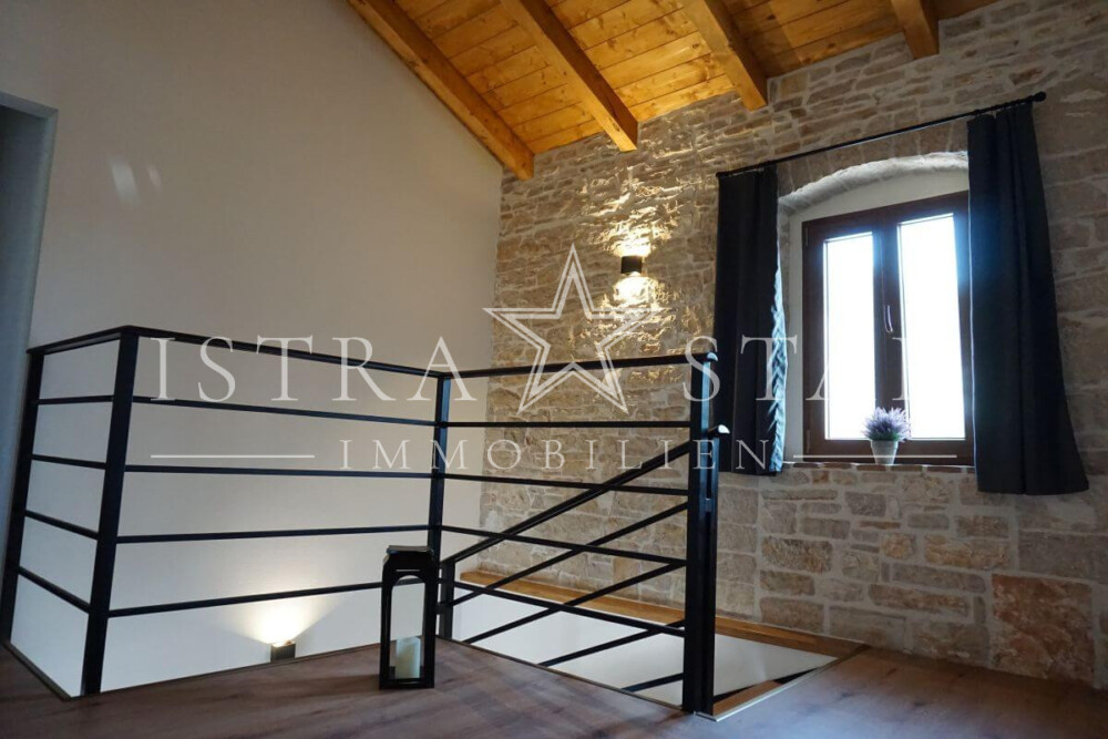 Modernisiertes Steinhaus im Istrischen Stil mit Pool in der Nähe von Kastelir