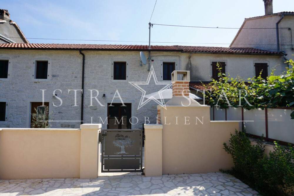 Modernisiertes Steinhaus im Istrischen Stil mit Pool in der Nähe von Kastelir