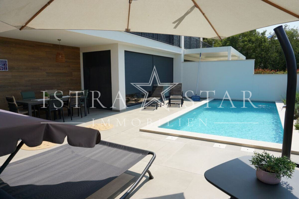 Drei Zimmer Traumwohnung mit Garten und Pool in Porec