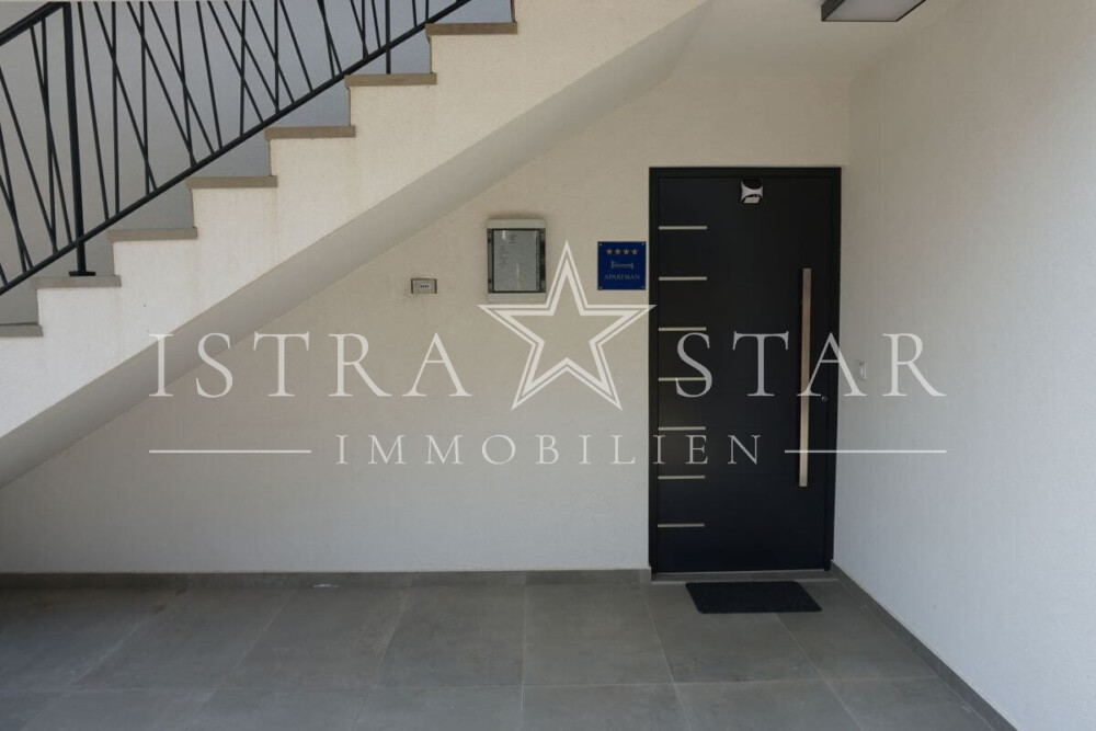 Drei Zimmer Traumwohnung mit Garten und Pool in Porec