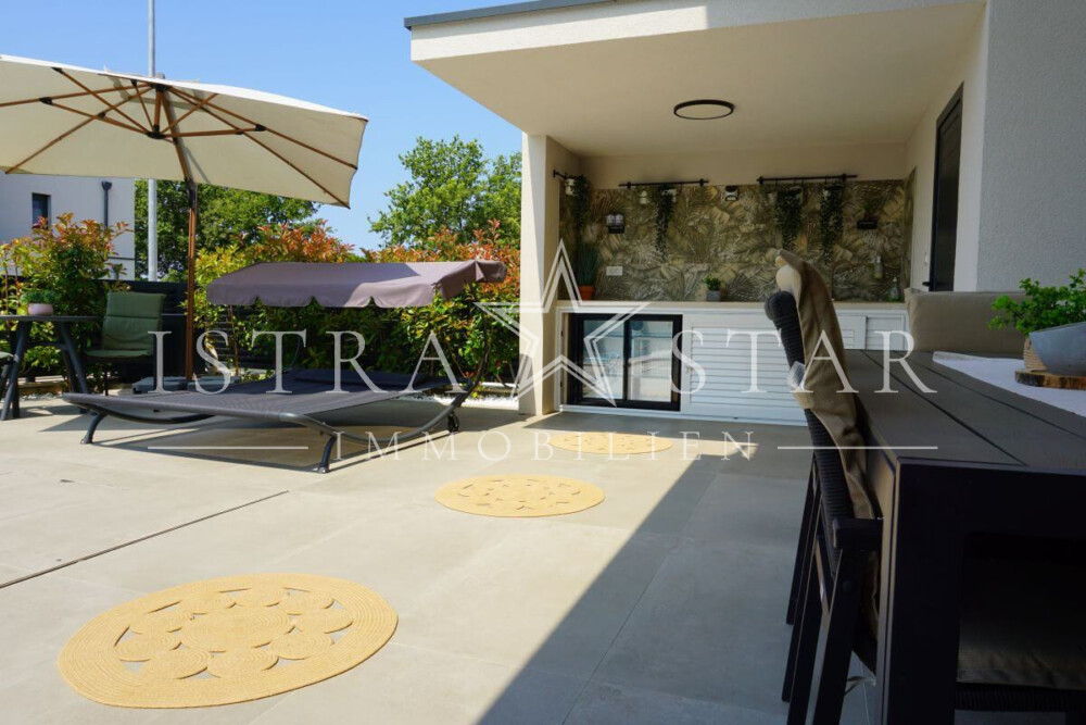 Drei Zimmer Traumwohnung mit Garten und Pool in Porec