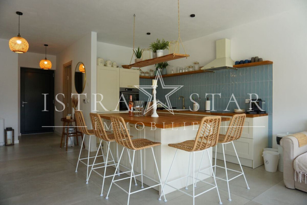 Drei Zimmer Traumwohnung mit Garten und Pool in Porec