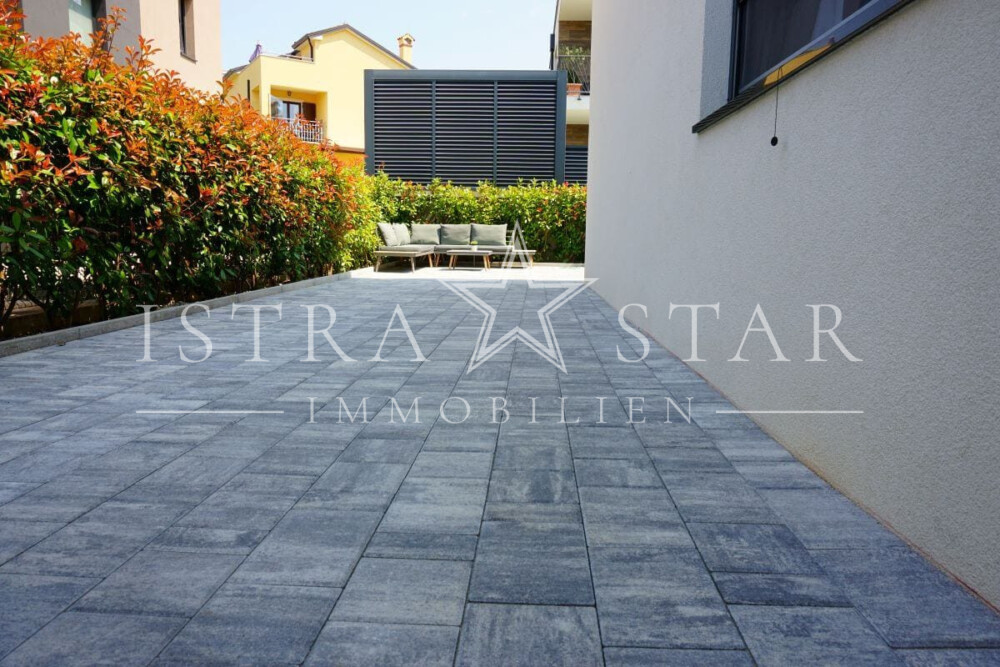 Drei Zimmer Traumwohnung mit Garten und Pool in Porec