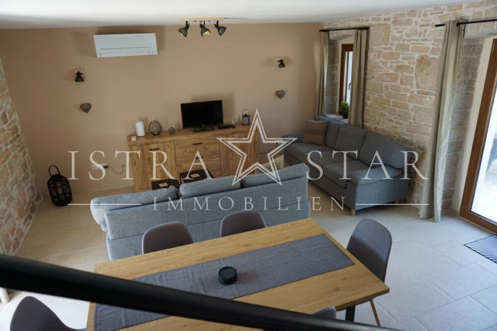 Modernisiertes Steinhaus im Istrischen Stil mit Pool in der Nähe von Kastelir