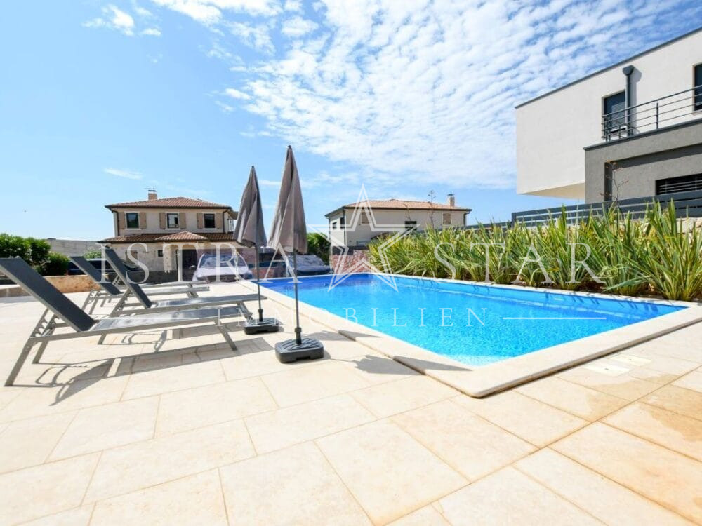 Luxus 3 Zimmer-Wohnung mit Pool in moderner Wohnanlage nahe Porec