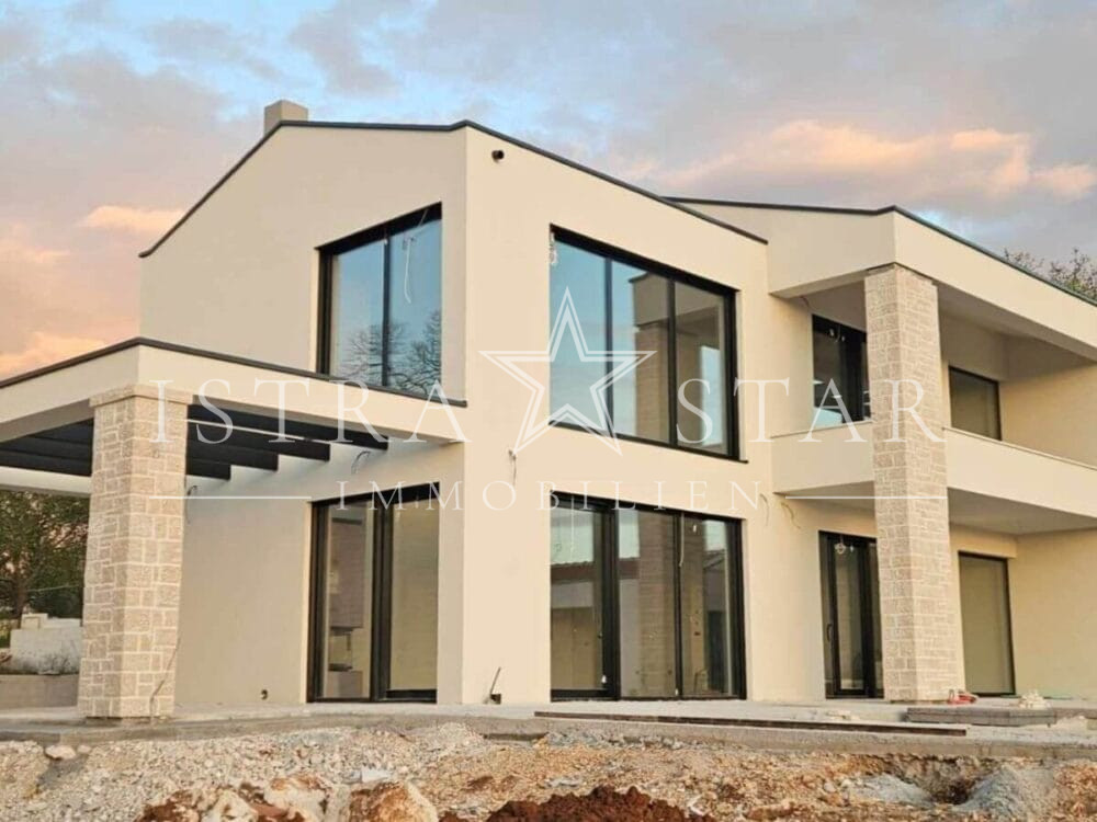 Traumhafte Villa mit Pool und Meerblick in friedlicher Umgebung nahe Porec