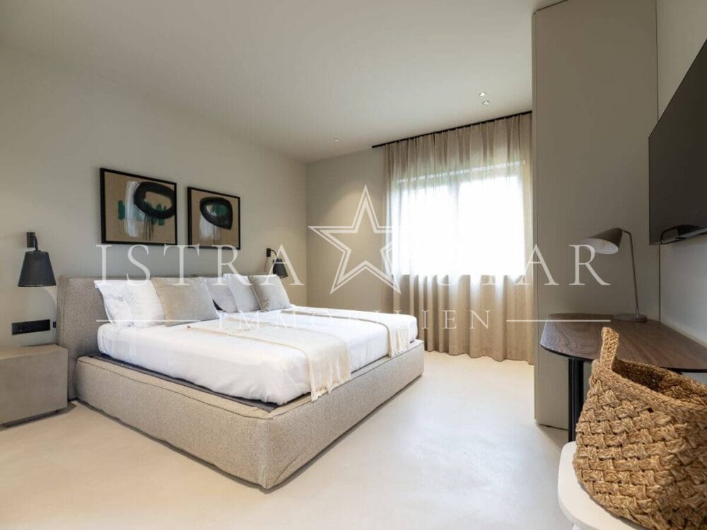 Elegante Luxusvilla mit Pool und großem Garten in der Nähe von Porec
