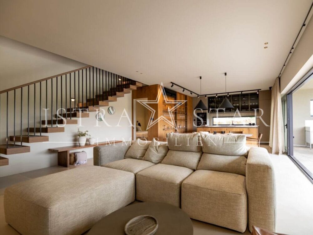 Elegante Luxusvilla mit Pool und großem Garten in der Nähe von Porec