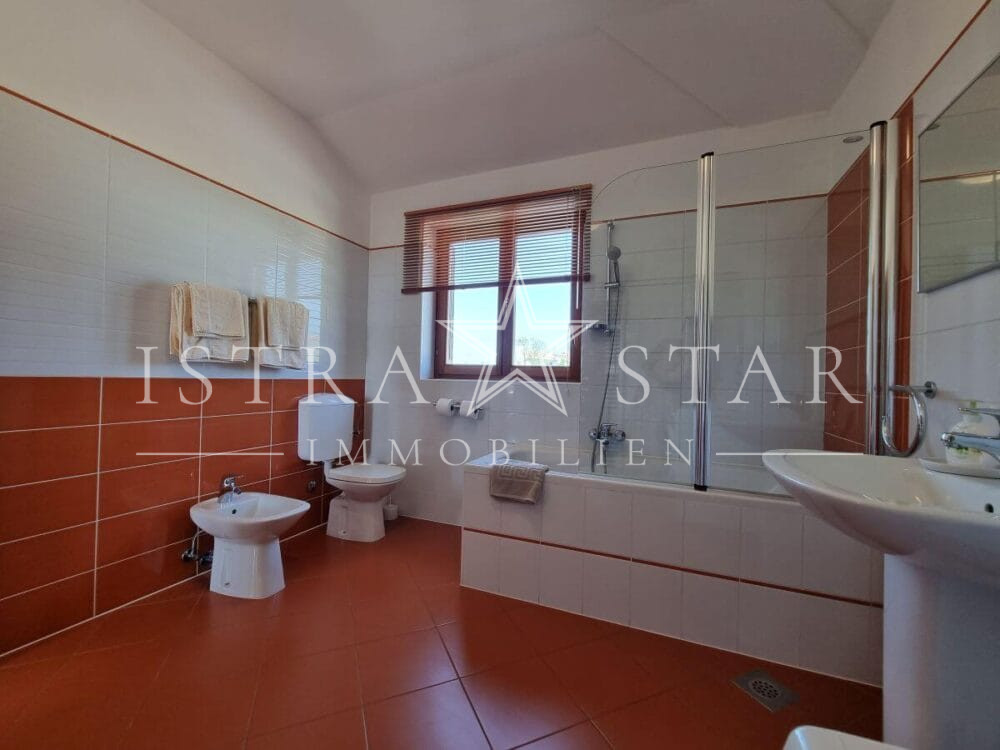 Traumhaftes Anwesen mit Pool und Meerblick in der Umgebung von Porec