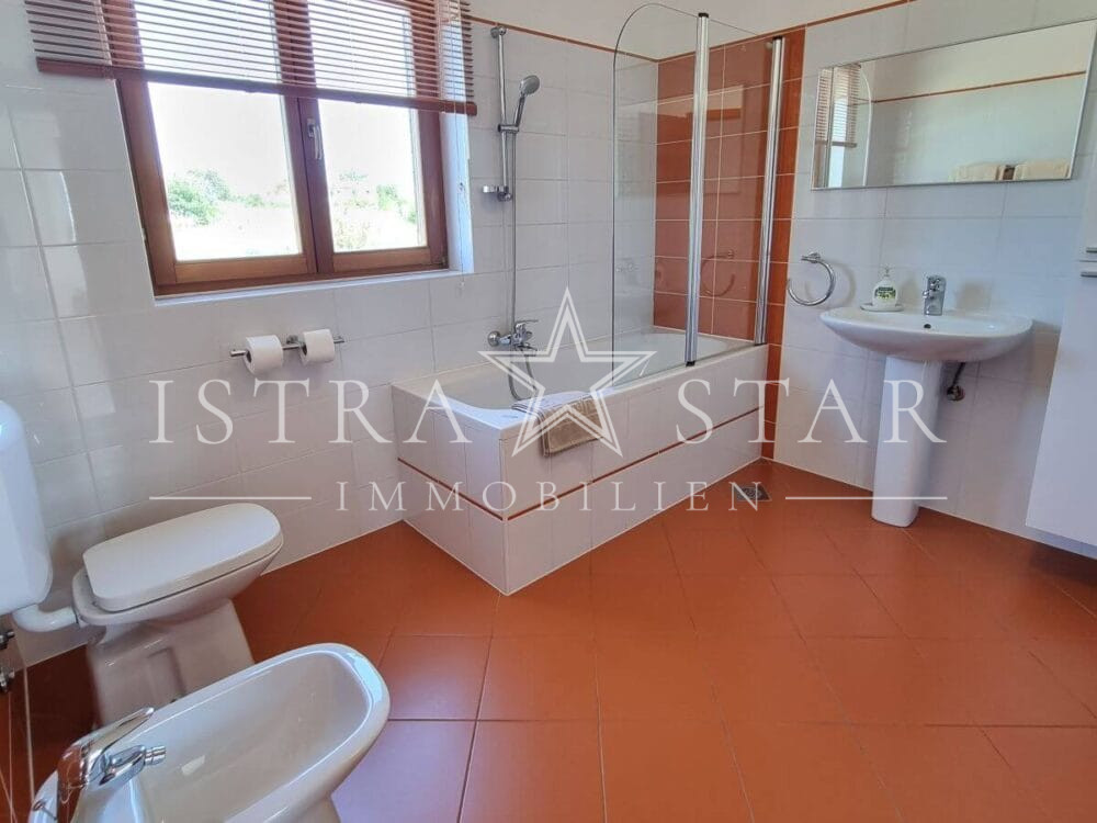Traumhaftes Anwesen mit Pool und Meerblick in der Umgebung von Porec