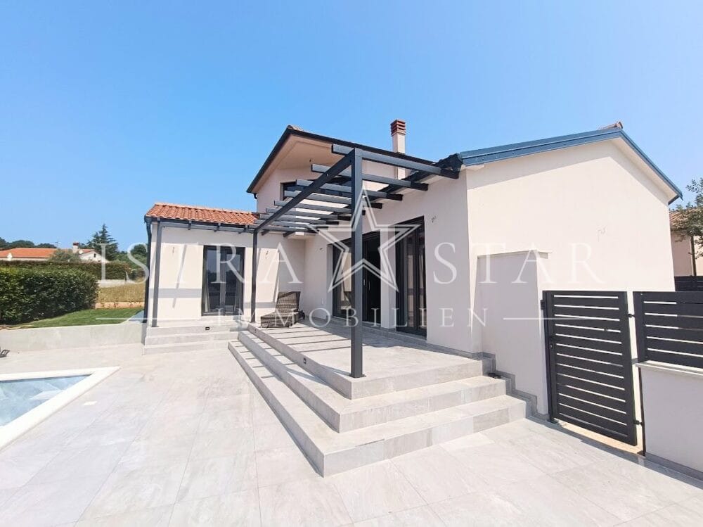 Modernes freistehendes Haus im Neubau mit Pool in der Nähe von Porec