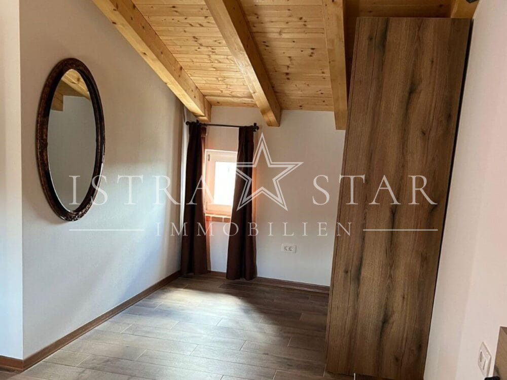 Gemütliches Steinhaus mit kleinem Garten und Meerblick in der Nähe von Kastelir