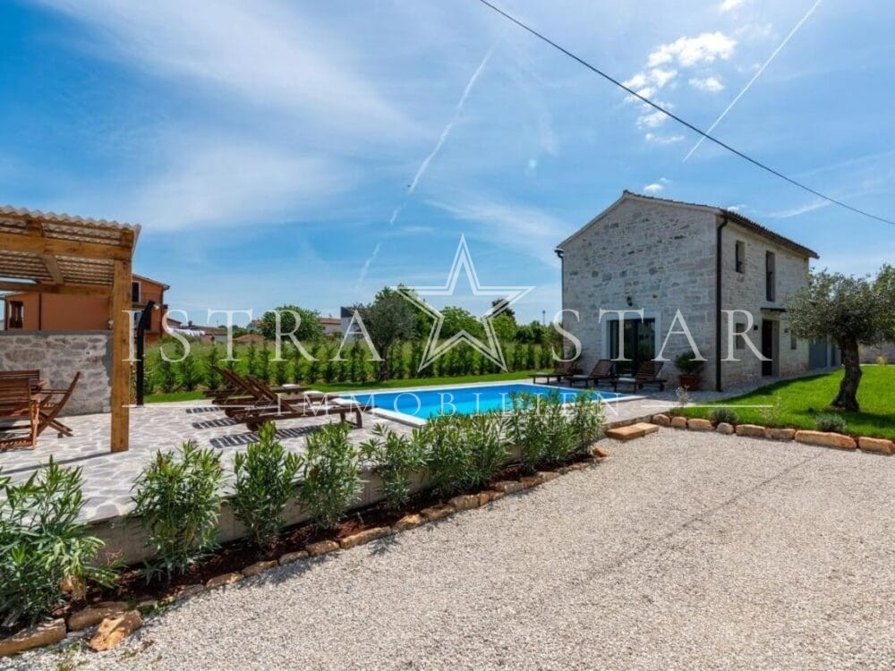 Authentisches renoviertes Steinhaus im istrischen Stil mit Pool bei Porec
