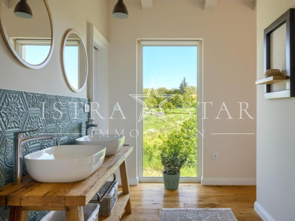 Traumhafte moderne Villa im Istrischen Design mit Pool in der Nähe von Porec