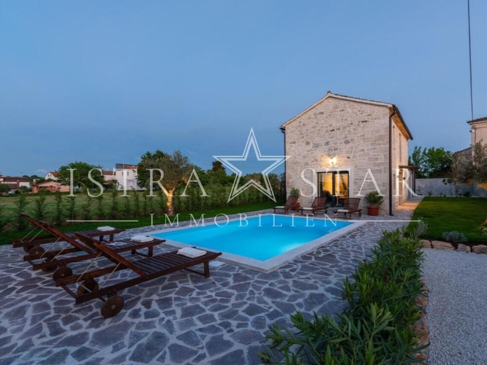 Authentisches renoviertes Steinhaus im istrischen Stil mit Pool bei Porec