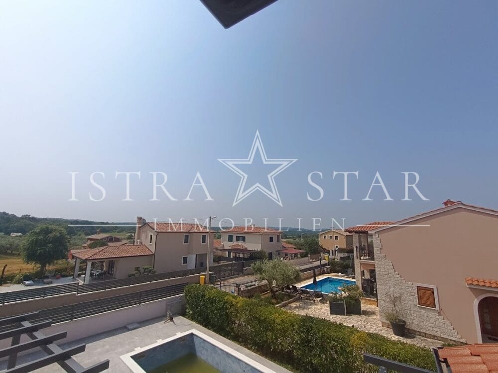 Modernes freistehendes Haus im Neubau mit Pool in der Nähe von Porec