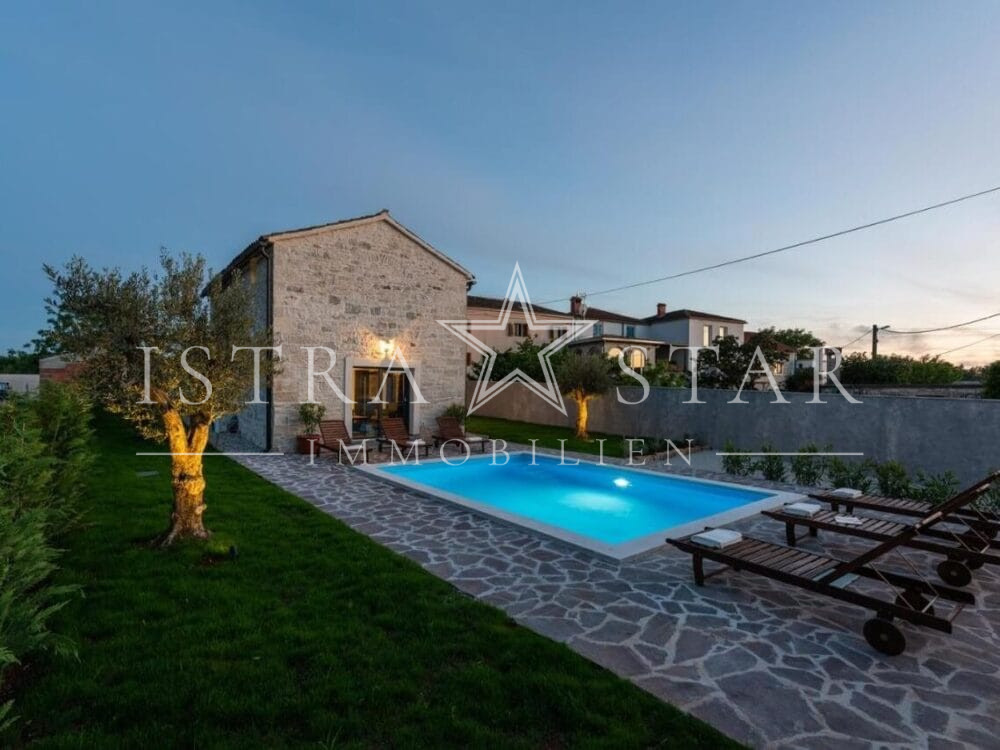 Authentisches renoviertes Steinhaus im istrischen Stil mit Pool bei Porec