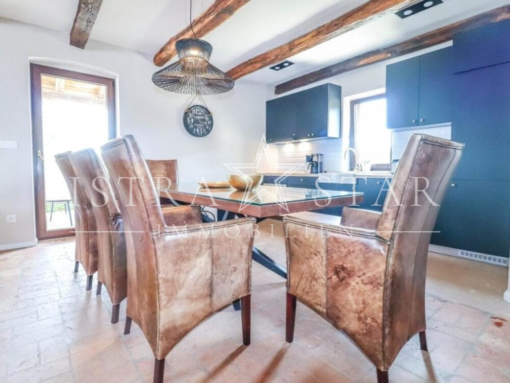 Traditionelles Steinhaus mit Pool in malerischer Umgebung nahe Sv. Lovrec