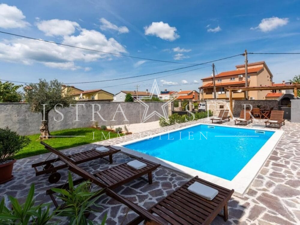 Authentisches renoviertes Steinhaus im istrischen Stil mit Pool bei Porec