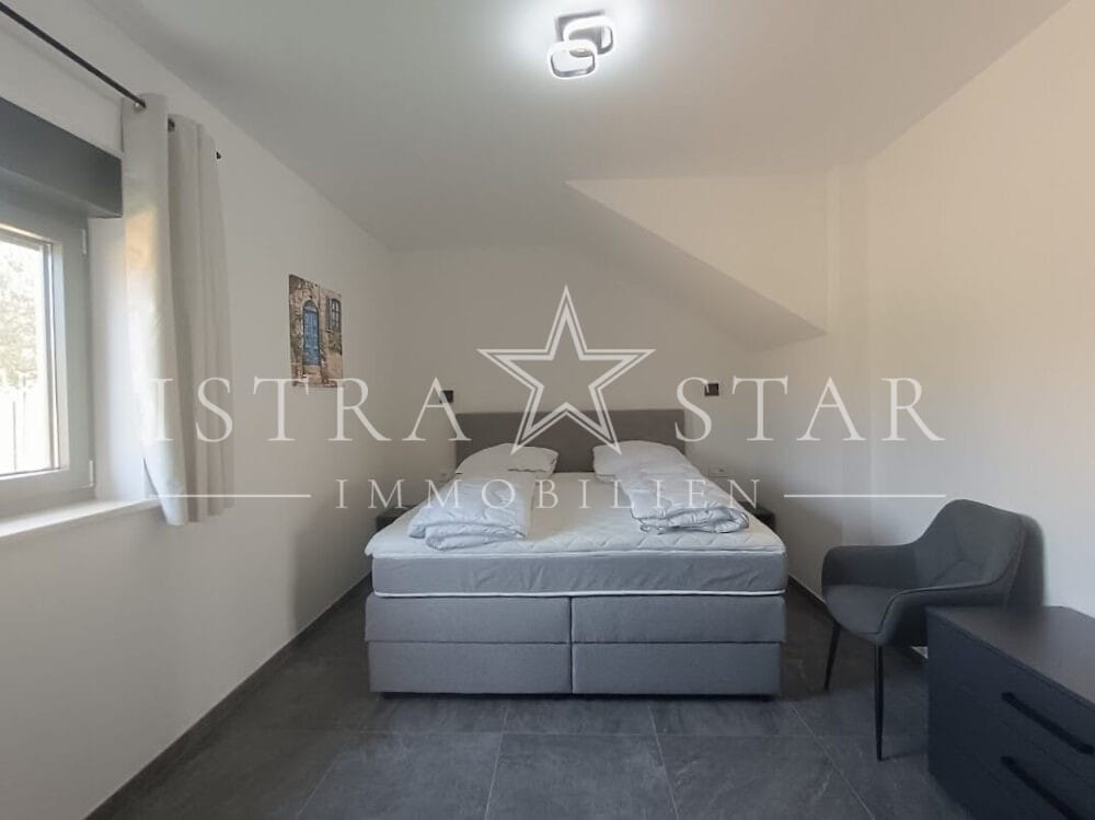 Modernes freistehendes Haus im Neubau mit Pool in der Nähe von Porec
