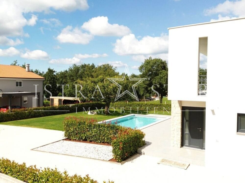 Exklusive Villa mit Pool in der Nähe von Porec und ruhigem Umfeld